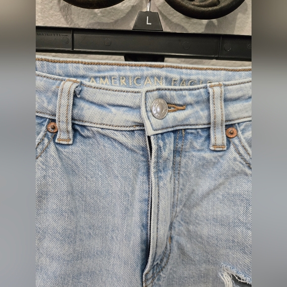 American Eagle Outfitters Light Blue Mom Jeans - Picture 4 of 9